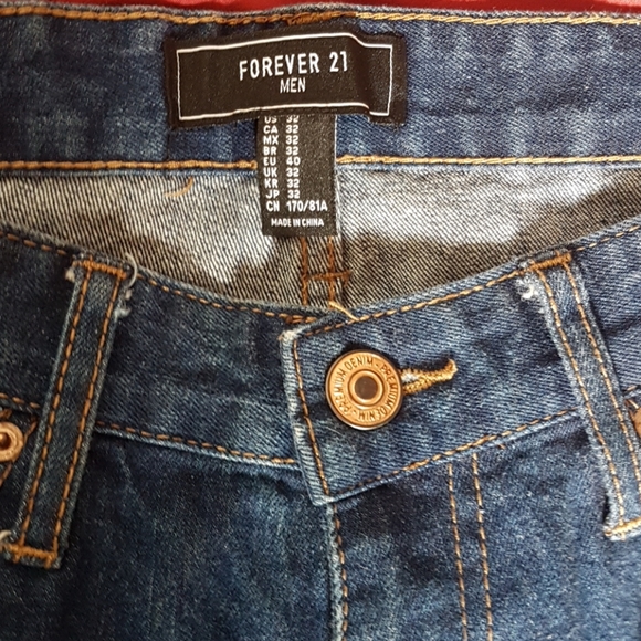 Selling good quality Forever 21 jeans - Picture 2 of 2